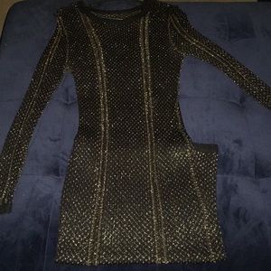 I’m selling this Fashionable mid length dress.